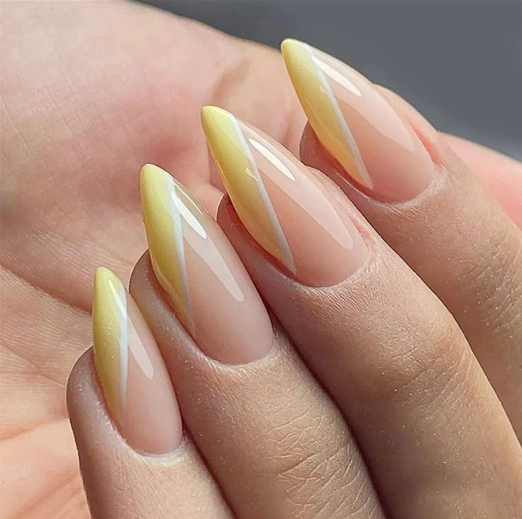 unhas francesinhas amarelas