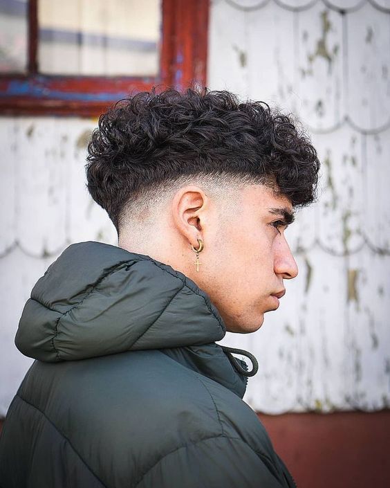 Low Fade em Cabelo Cacheado