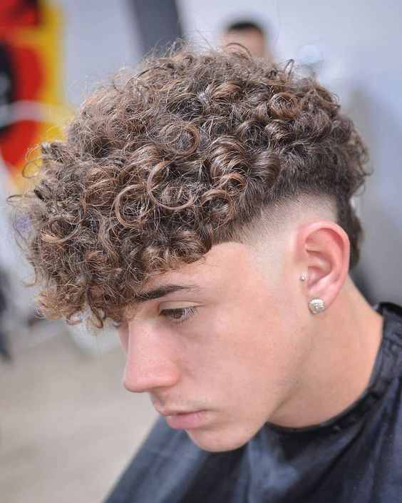 Low Fade em Cabelo Cacheado
